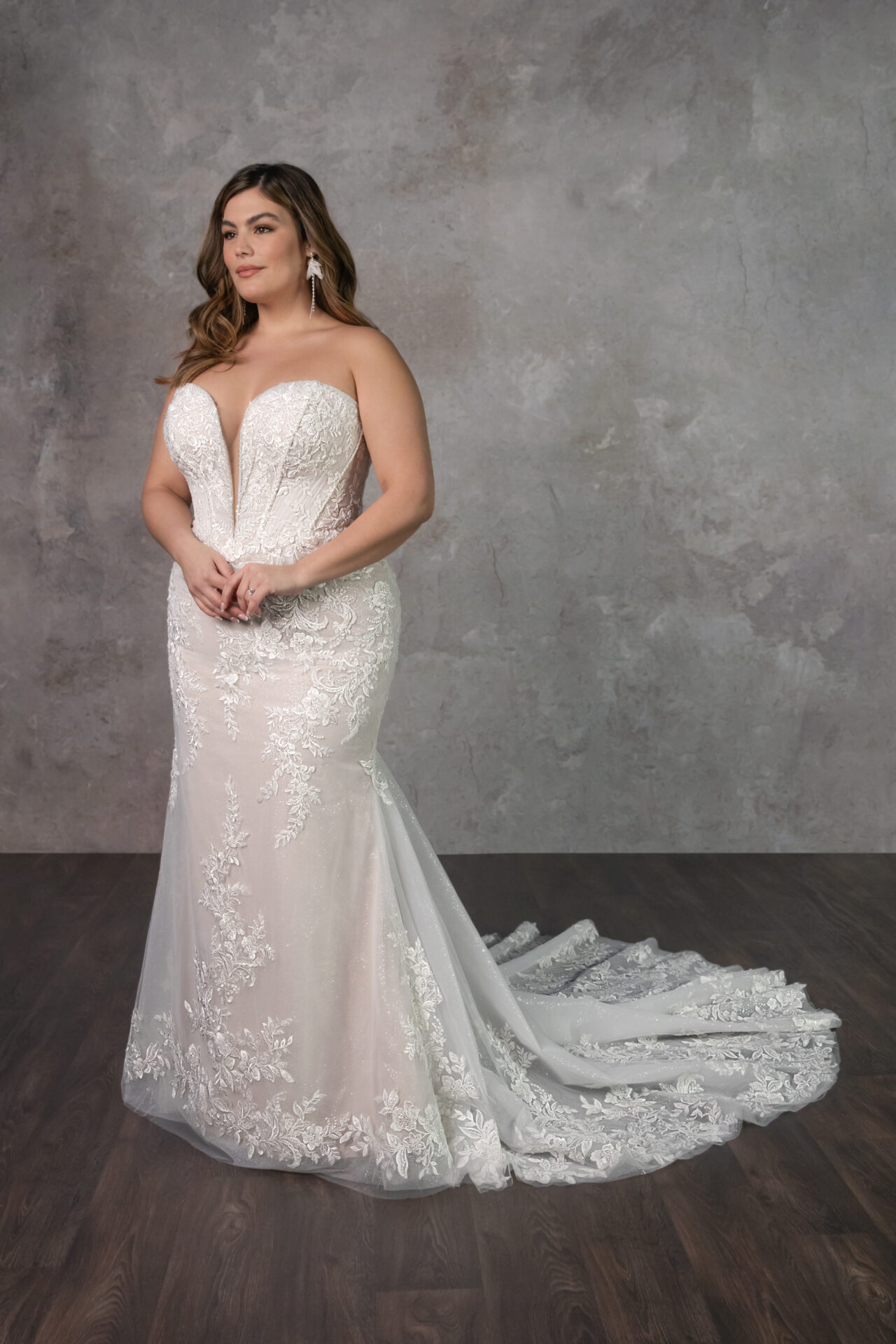 D4341 Curvy by Essense of Australia