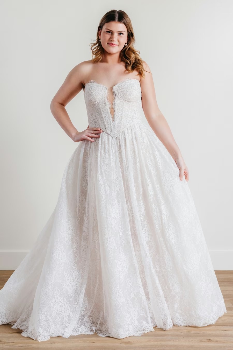 Charlotte Curvy by Locket