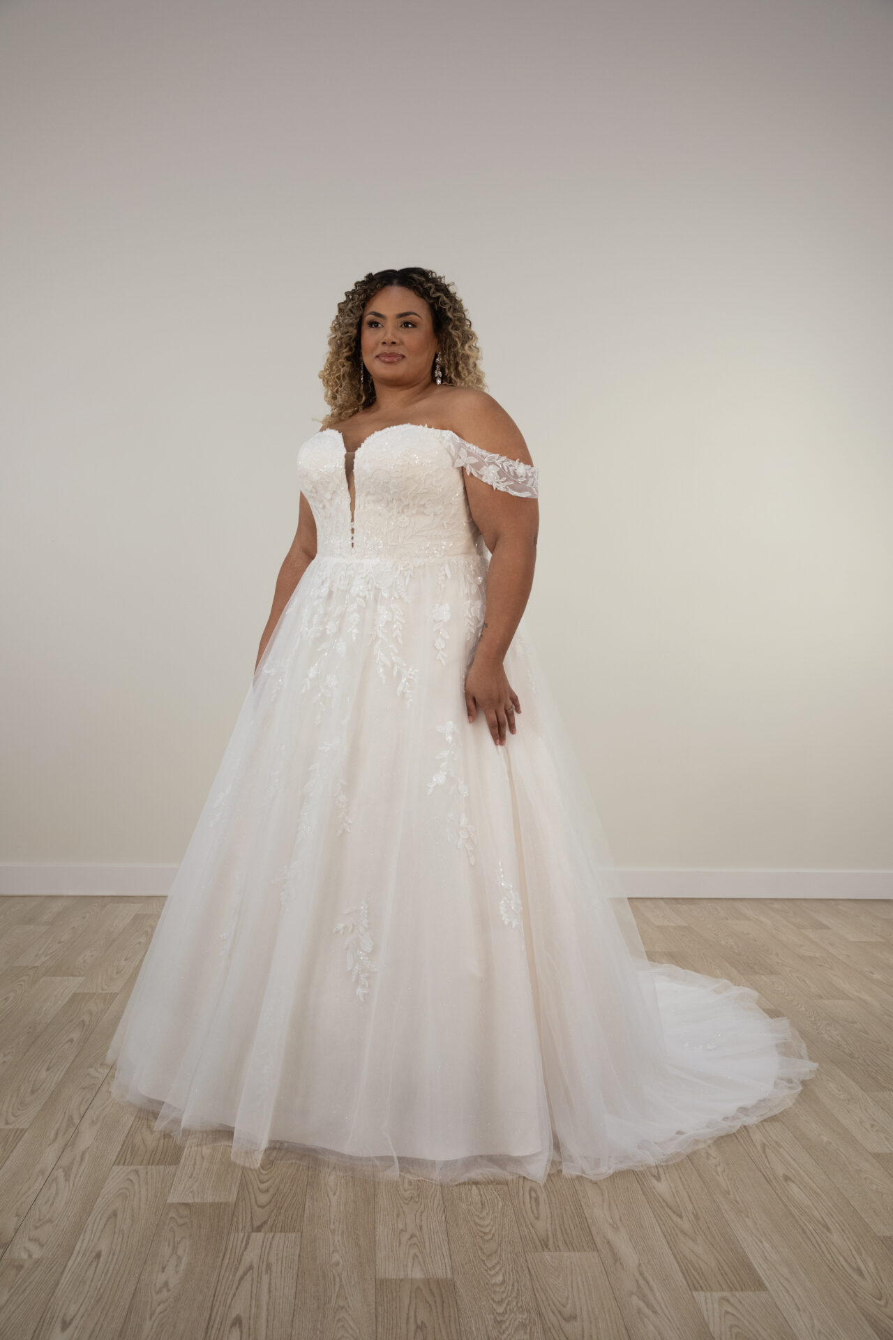 7849 Curvy by Stella York