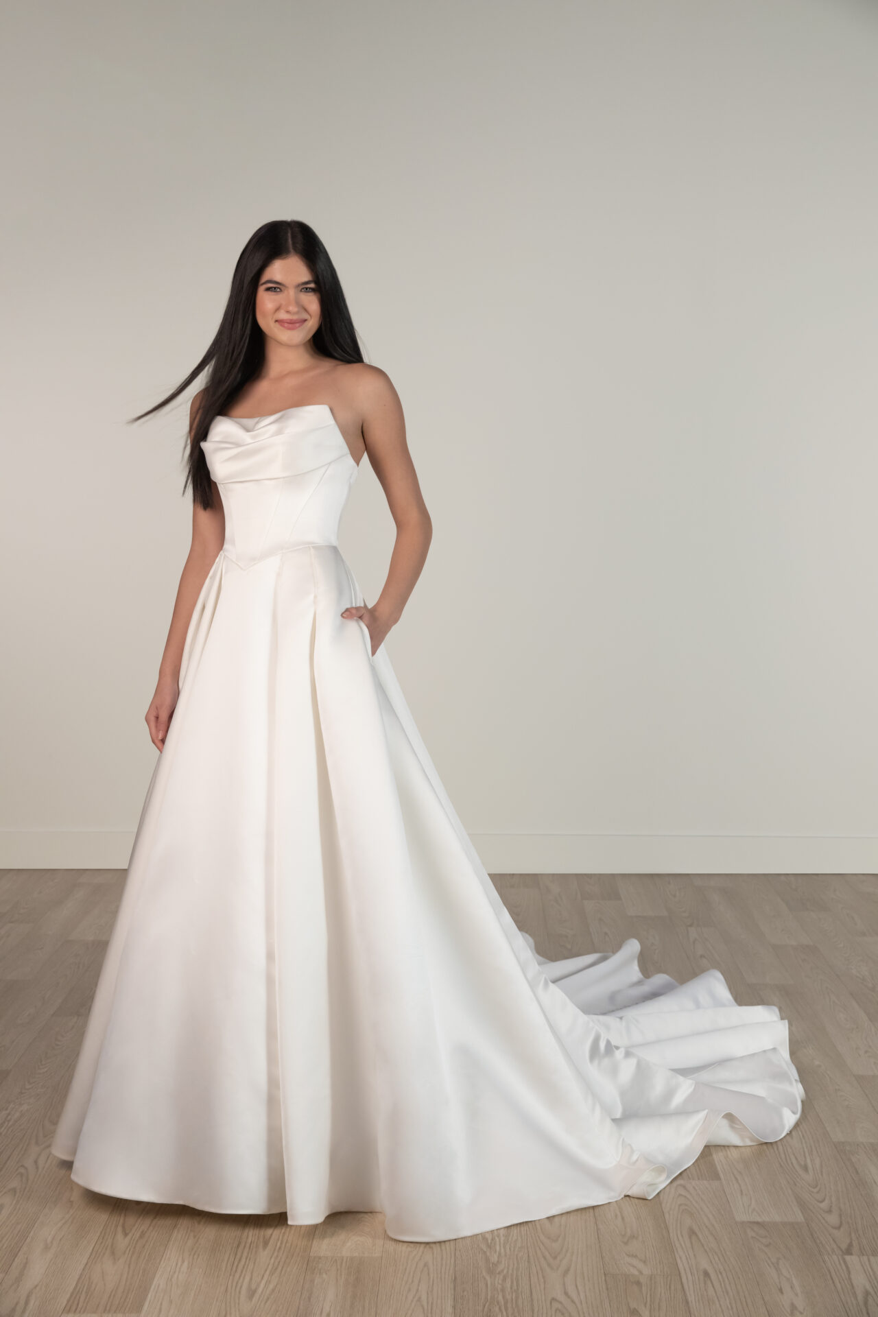 SY8084 by Stella York